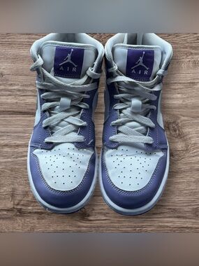 Girls Jordan Purple and White Basketball Shoes Size 4